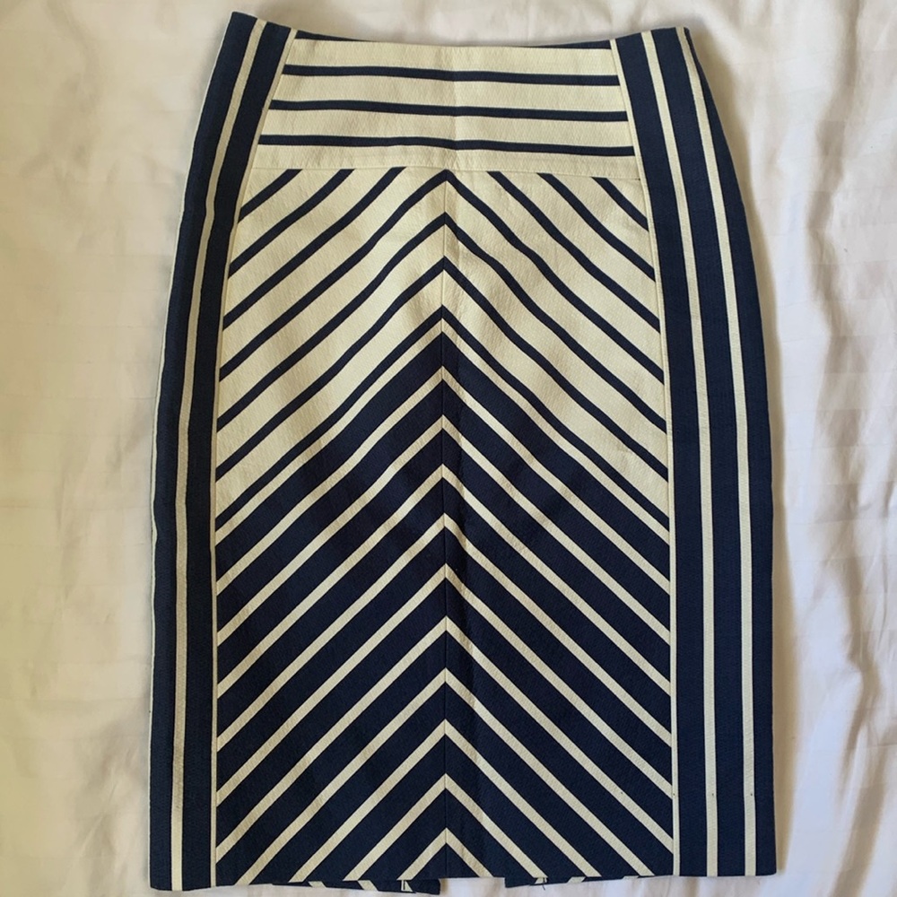 J Crew ivory/navy chevron cut striped lined pencil skirt EUC